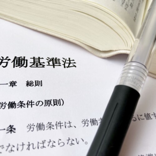 派遣社員にも労働基準法は適用される？違反している場合の対処法も紹介！